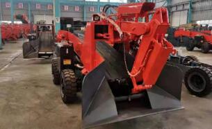 操作扒渣机前，作业环境必须排查！